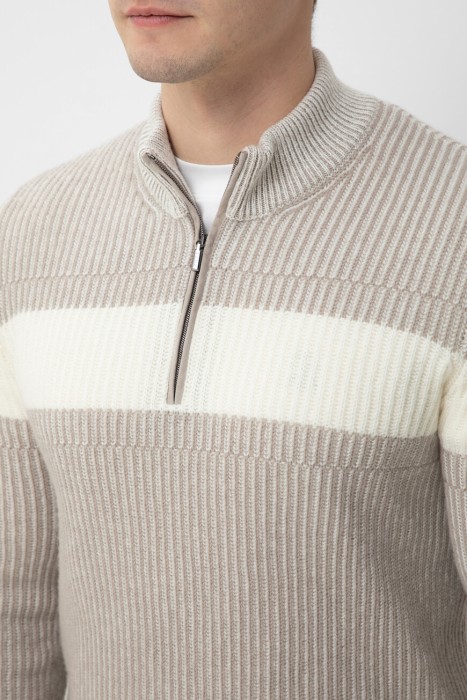 свитер  из италии вид сбоку