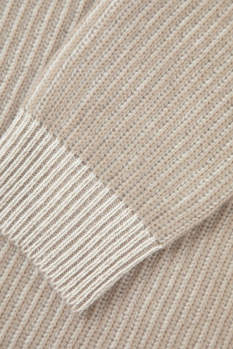 свитер  для взрослого возраста с изнаночной стороны