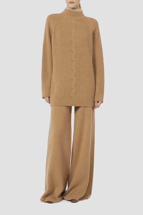 свитер  из шерсти спереди