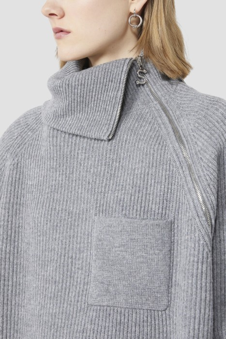 свитер  из италии вид сбоку