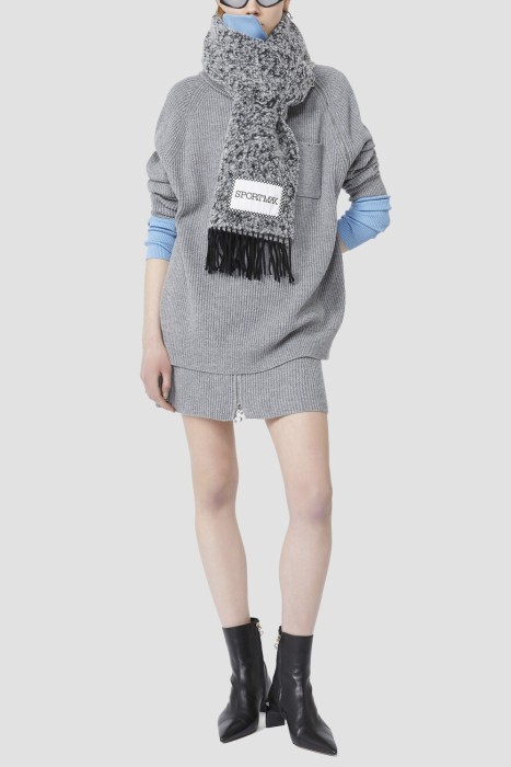 Товар серого цвета с внутренней стороны