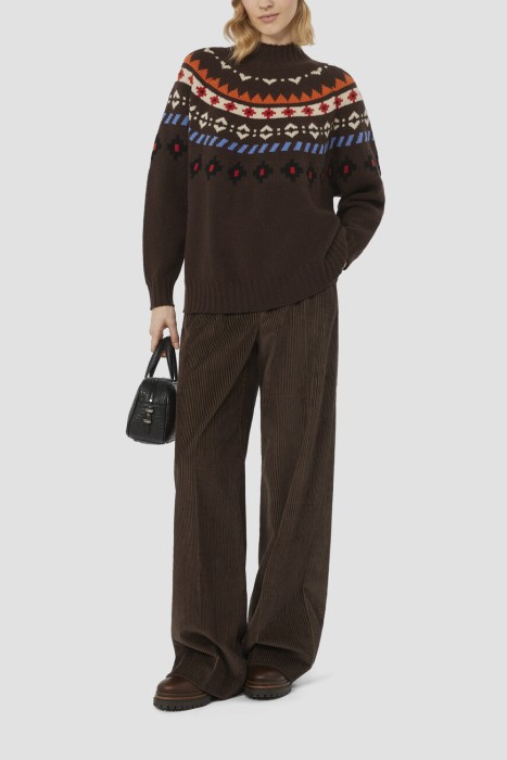 Товар коричневого цвета с внутренней стороны