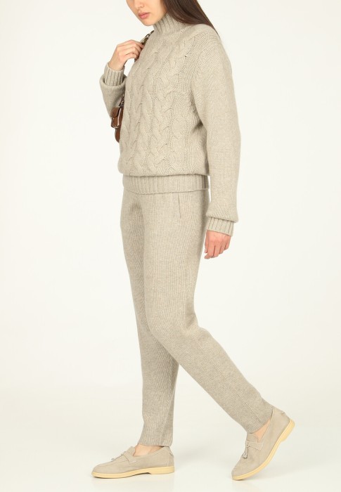 свитер  из германии вид сбоку