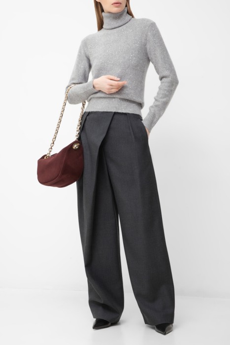 Товар серого цвета с внутренней стороны