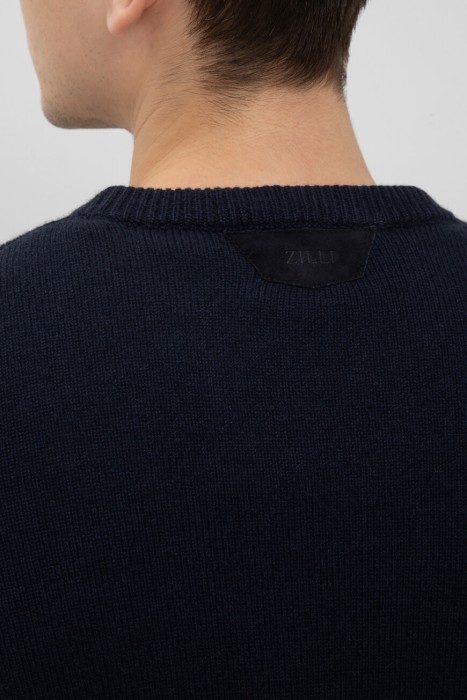 Товар синего цвета с внутренней стороны