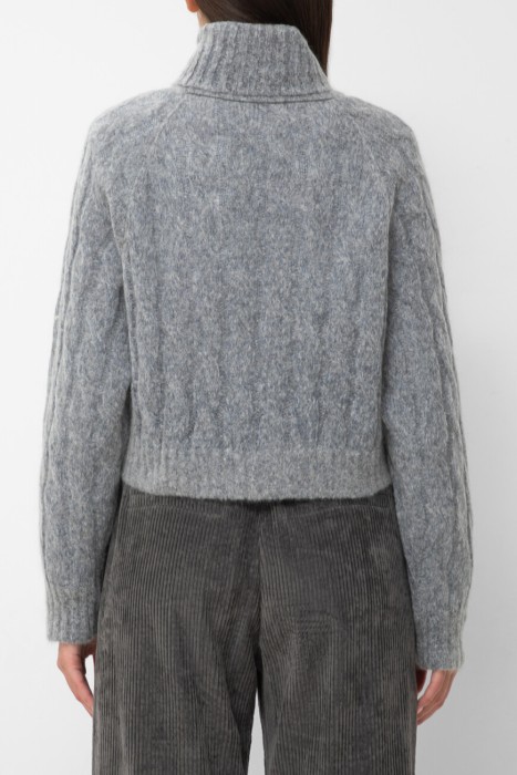 свитер  от бренда brunello cucinelli вид слева