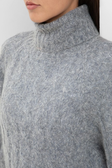 свитер  из италии вид сбоку