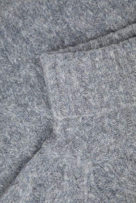 свитер  из шерсти спереди