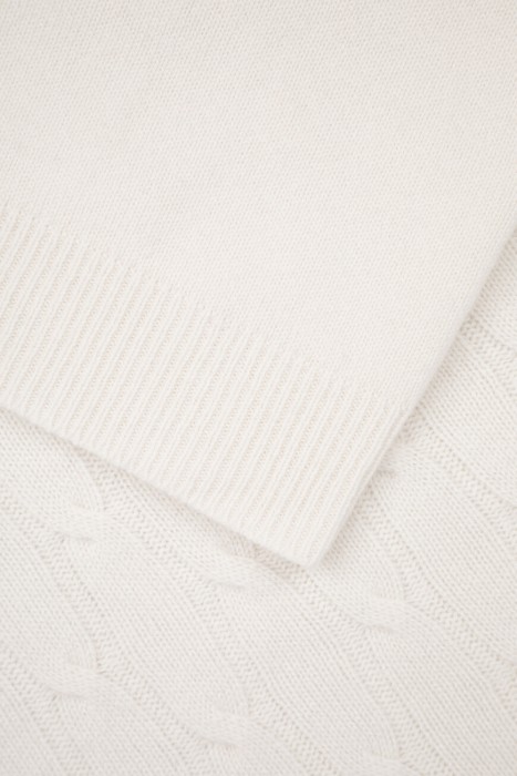 свитер  универсального стиля с лицевой стороны