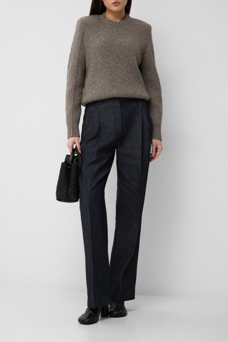 Товар серого цвета с внутренней стороны