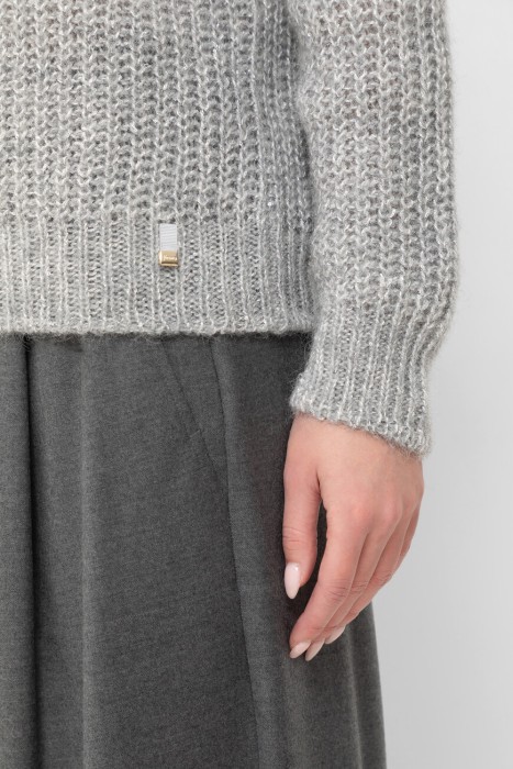 свитер  из полиэстера спереди