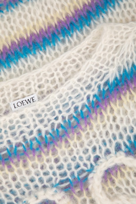 свитер  из шерсти спереди