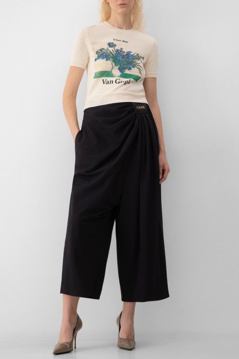 Товар белого цвета с внутренней стороны