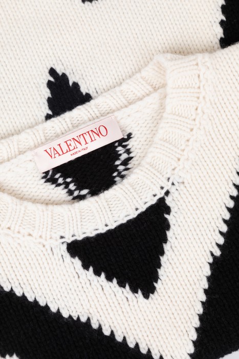 свитер  из шерсти спереди