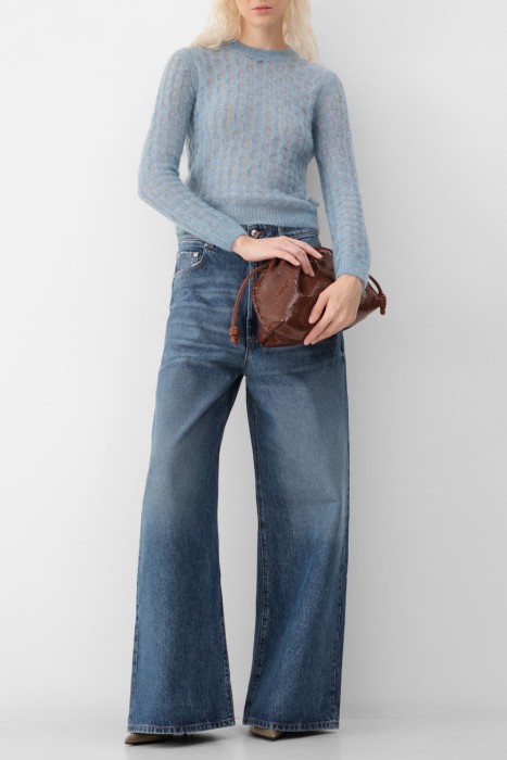 Товар голубого цвета с внутренней стороны