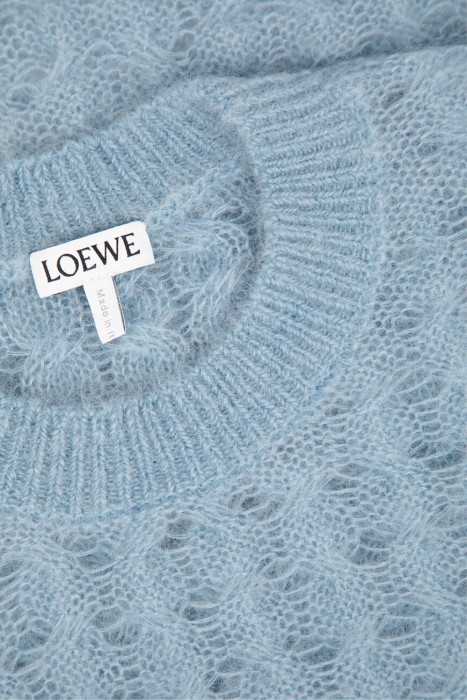 свитер  из шерсти спереди