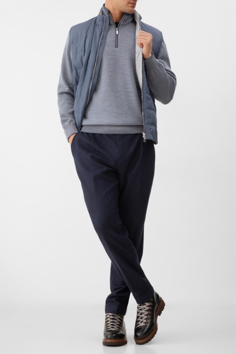 Товар синего цвета с внутренней стороны