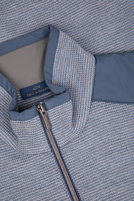 свитер  из шерсти спереди