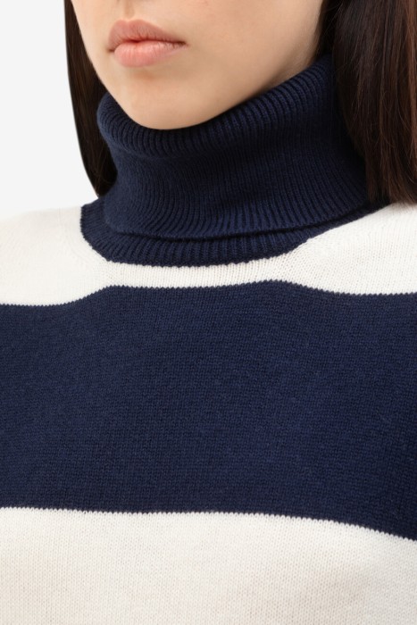 свитер  из италии вид сбоку