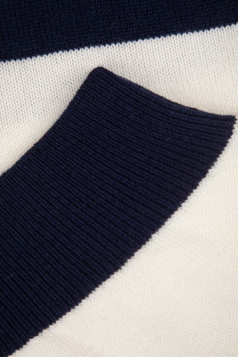 свитер  из шерсти спереди