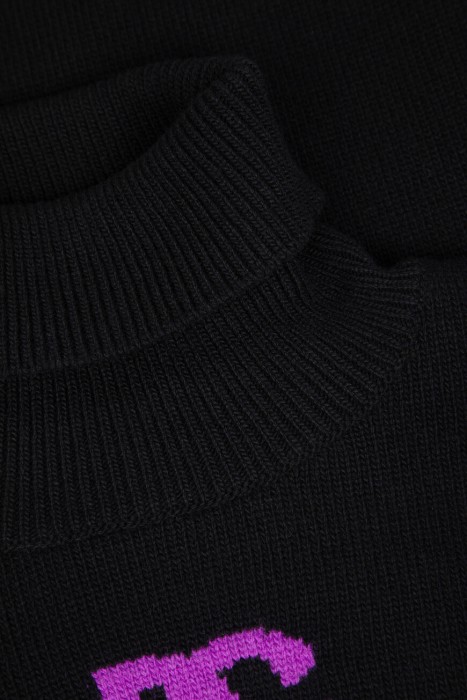 свитер  из шерсти спереди