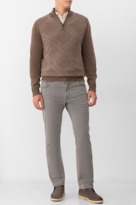 свитер  из шерсти спереди