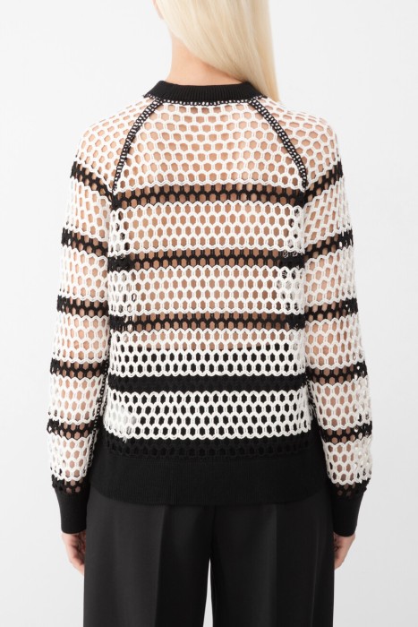 свитер  по цене 43200 руб вид справа