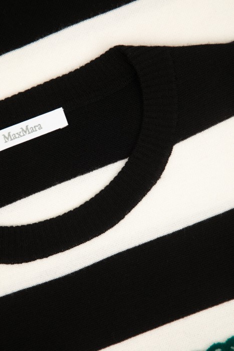 свитер  из шерсти спереди