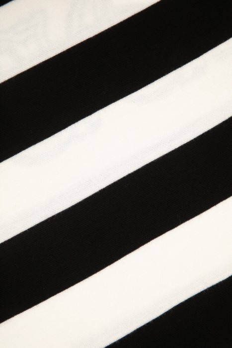 свитер  универсального стиля с лицевой стороны