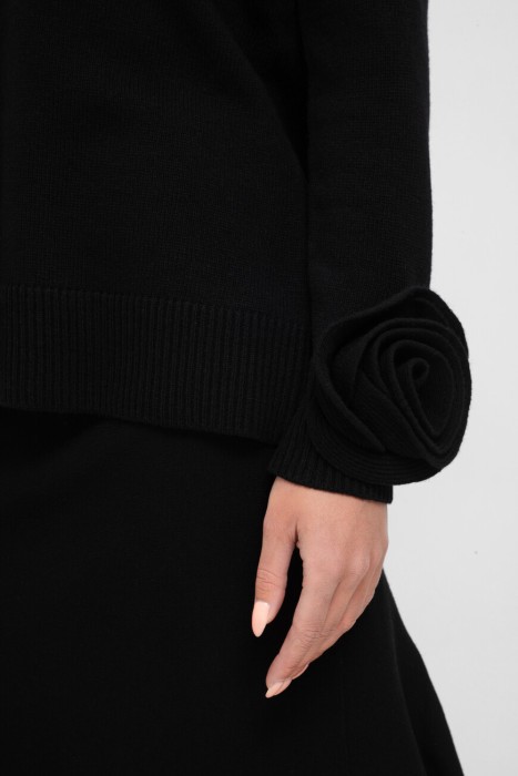 Товар черного цвета с внутренней стороны