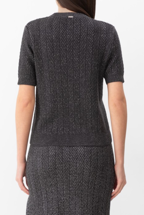 свитер  по цене 68000 руб вид справа