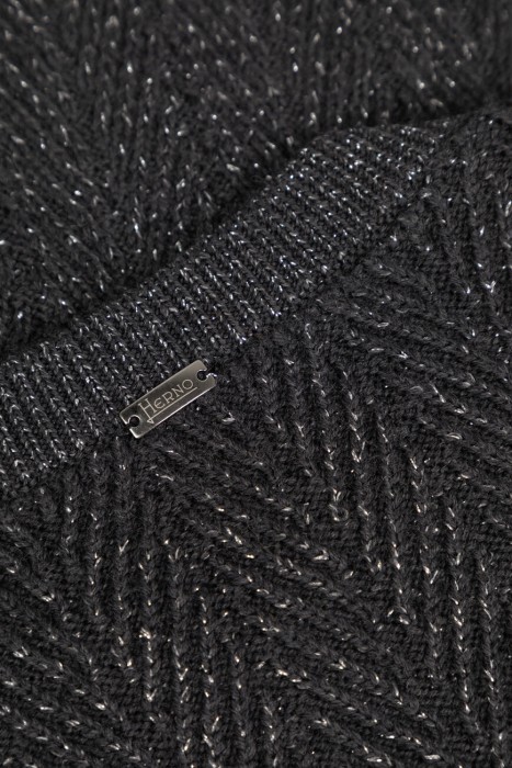 свитер  для взрослого возраста с изнаночной стороны