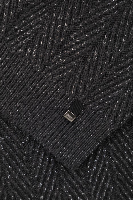 свитер  вид сзади