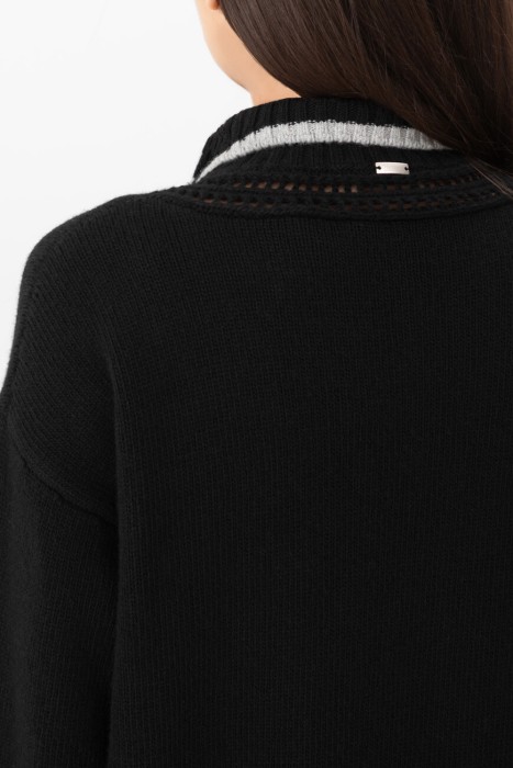 свитер  из шерсти спереди