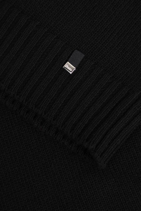 свитер  вид слева