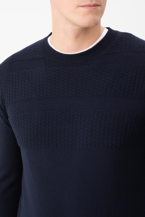 свитер  из италии вид сбоку