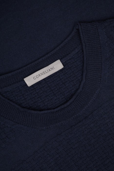 свитер  из шерсти спереди