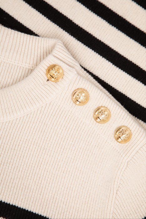 свитер  из шерсти спереди