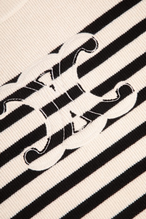 свитер  универсального стиля с лицевой стороны