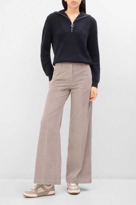 Товар синего цвета с внутренней стороны