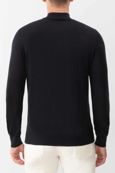 свитер  по цене 79200 руб вид справа