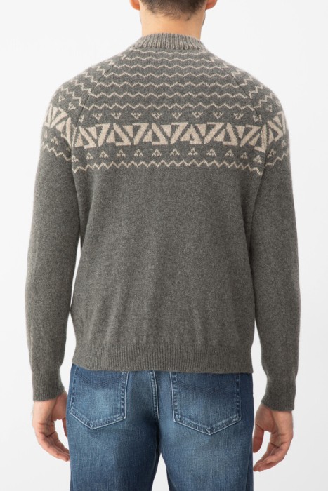 свитер  по цене 132000 руб вид справа