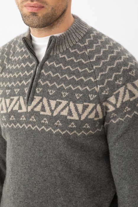 свитер  из италии вид сбоку