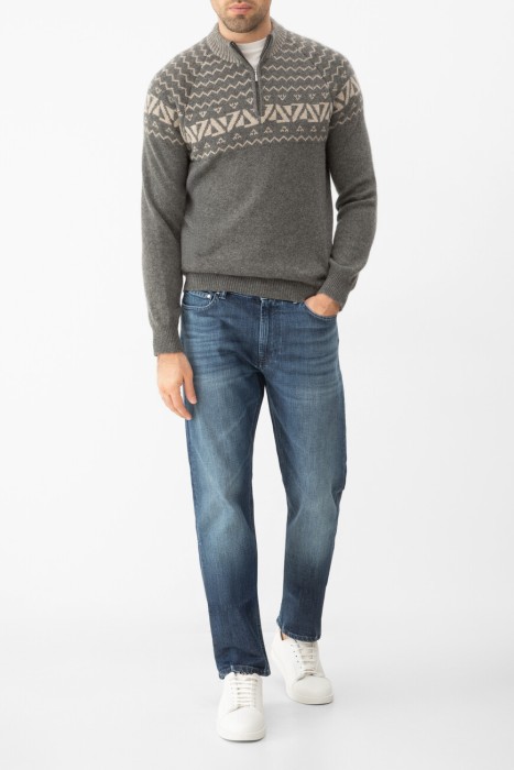 Товар серого цвета с внутренней стороны