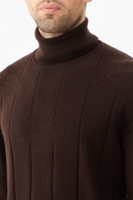 свитер  из италии вид сбоку