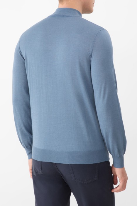 свитер  по цене 91200 руб вид справа