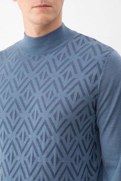 свитер  из италии вид сбоку