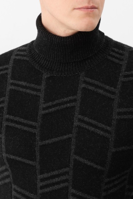 свитер  из италии вид сбоку