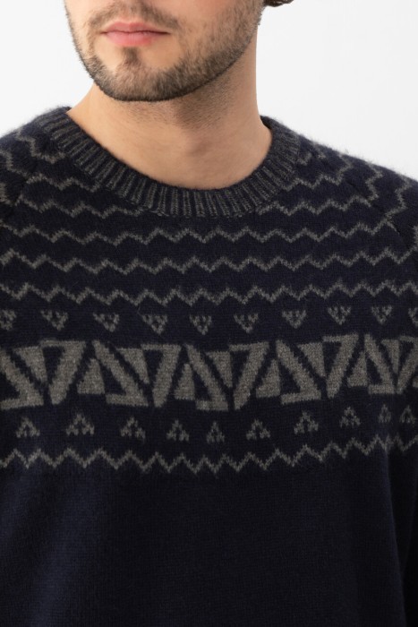 свитер  из италии вид сбоку