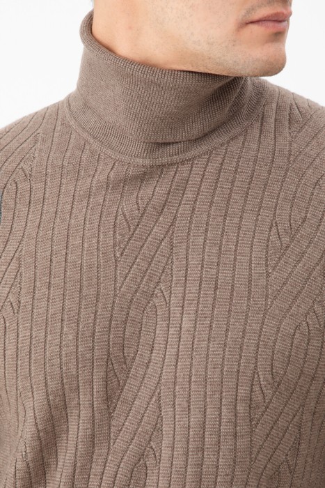 свитер  из италии вид сбоку